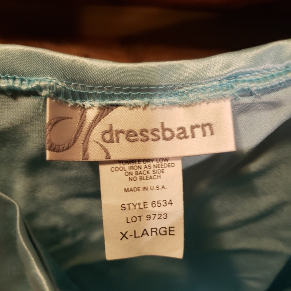 💛2/$20💛Gorgeous cami top with beadwork - Picture 4 of 5